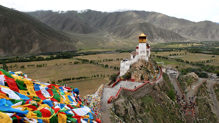 white painted house on mountain, tibet, monastery, buddhism, temple complex, HD wallpaper