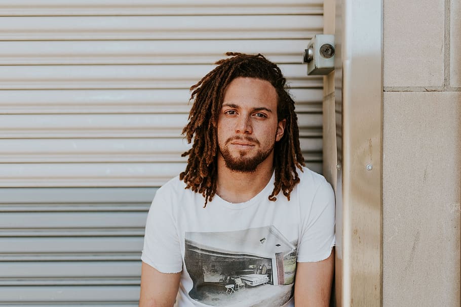 man in white crew-neck t-shirt beside gray roller shutter, people HD wallpaper