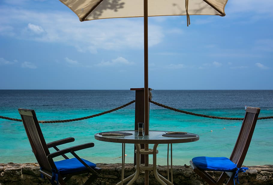 patio table set facing the sea, beach, sunshade, beach resort, HD wallpaper