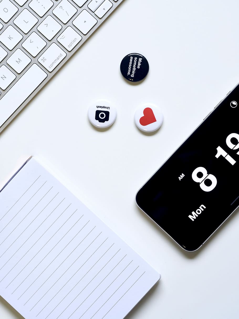 white notepad on white surface, badge, button, minimal, desktop HD wallpaper
