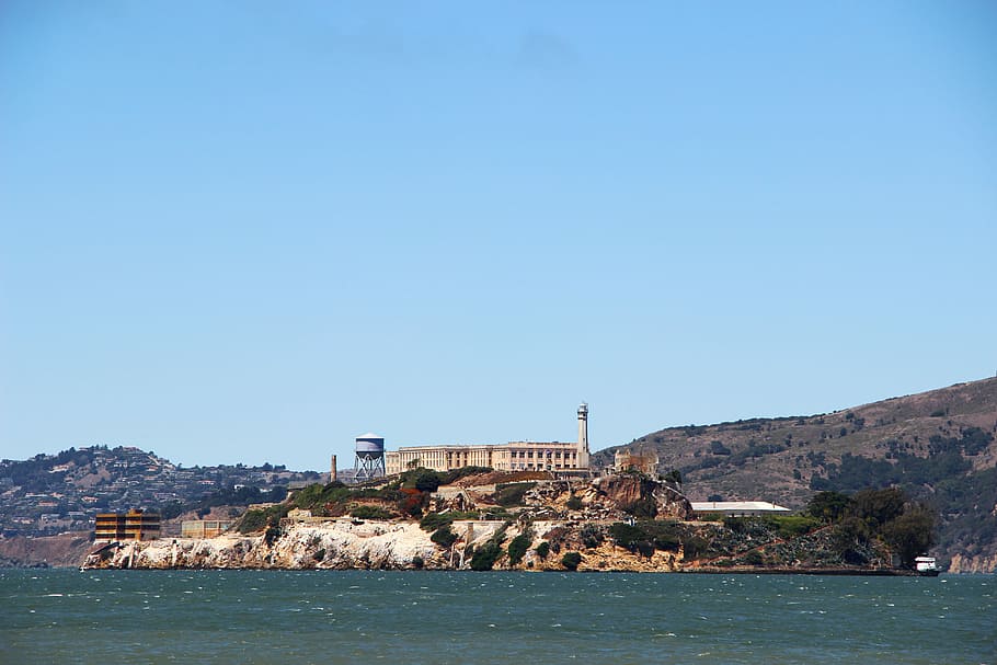 Alcatraz Prison photo during daytime, building on top of islet, HD wallpaper