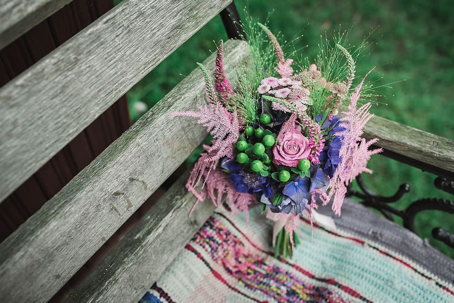 pink floral decor, pink Rose and pink Celosia flower centerpiece at daytime HD wallpaper