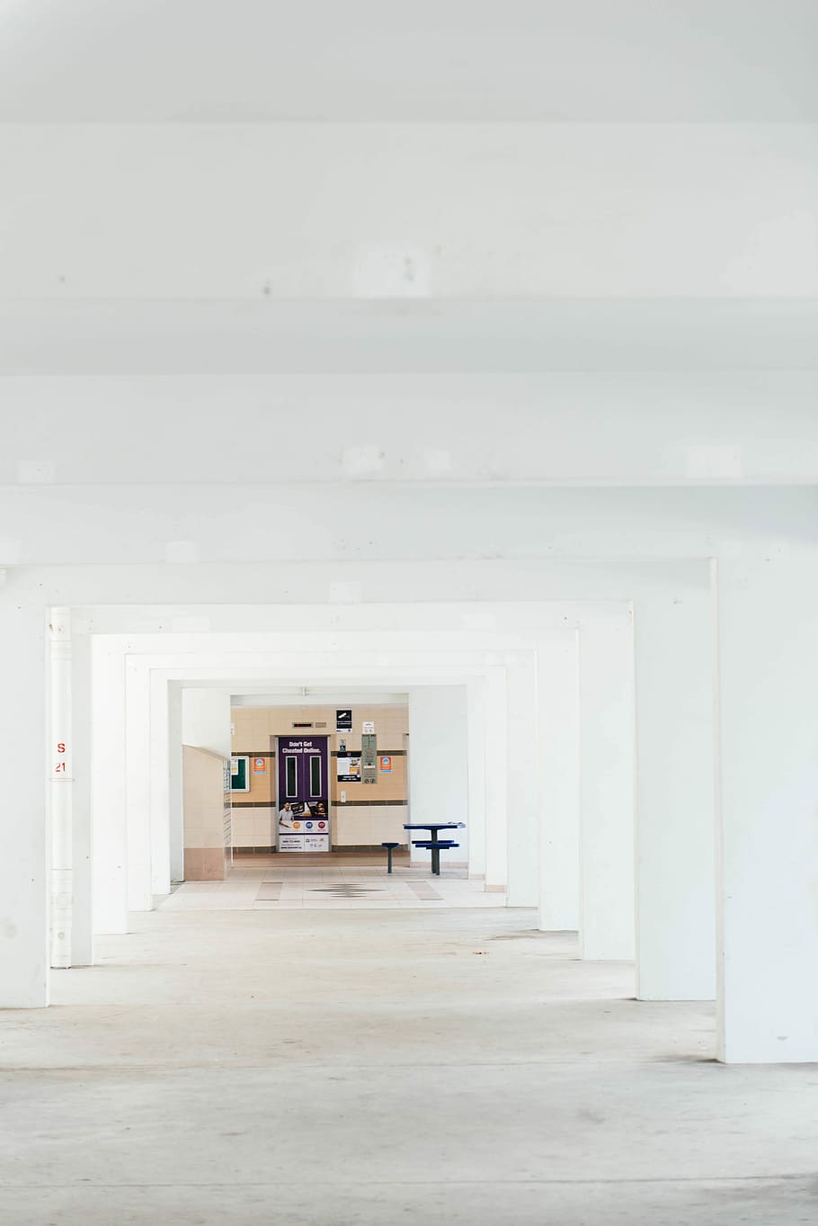 white painted hallway, white painted pillars with dining area HD wallpaper