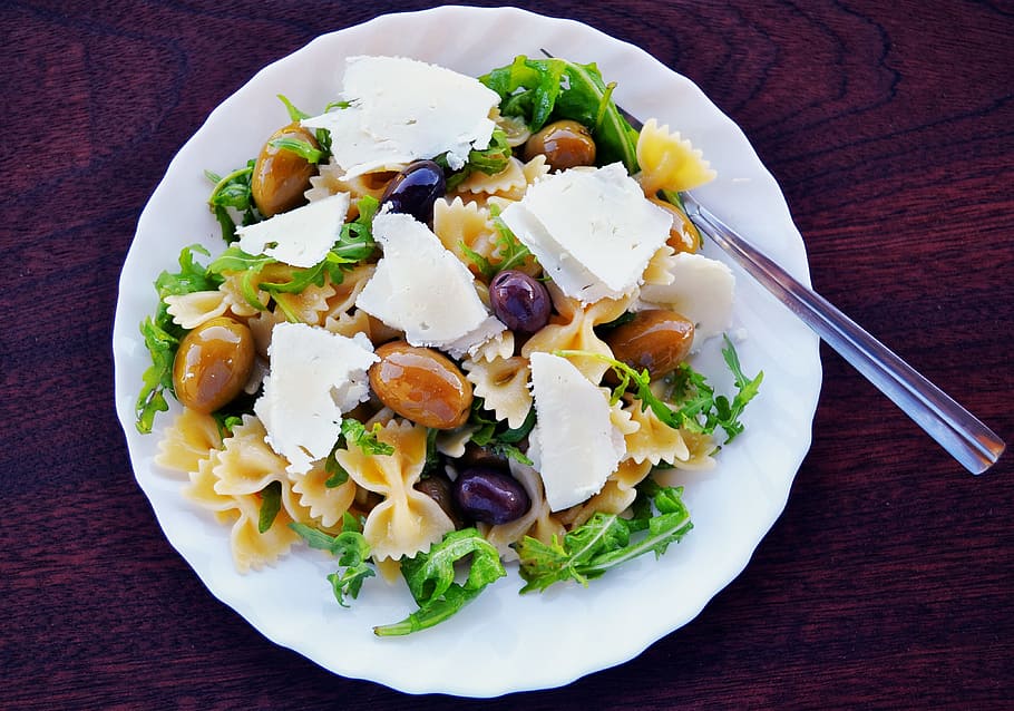 round ceramic plate with food, pasta salad, olives, feta cheese, HD wallpaper