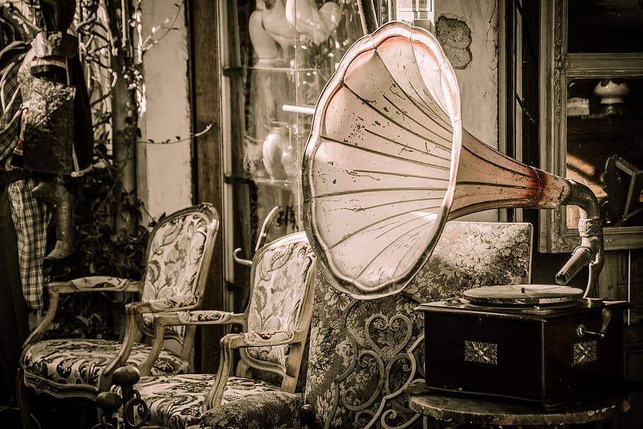 black and white gramophone on table, flea market, old, junk HD wallpaper
