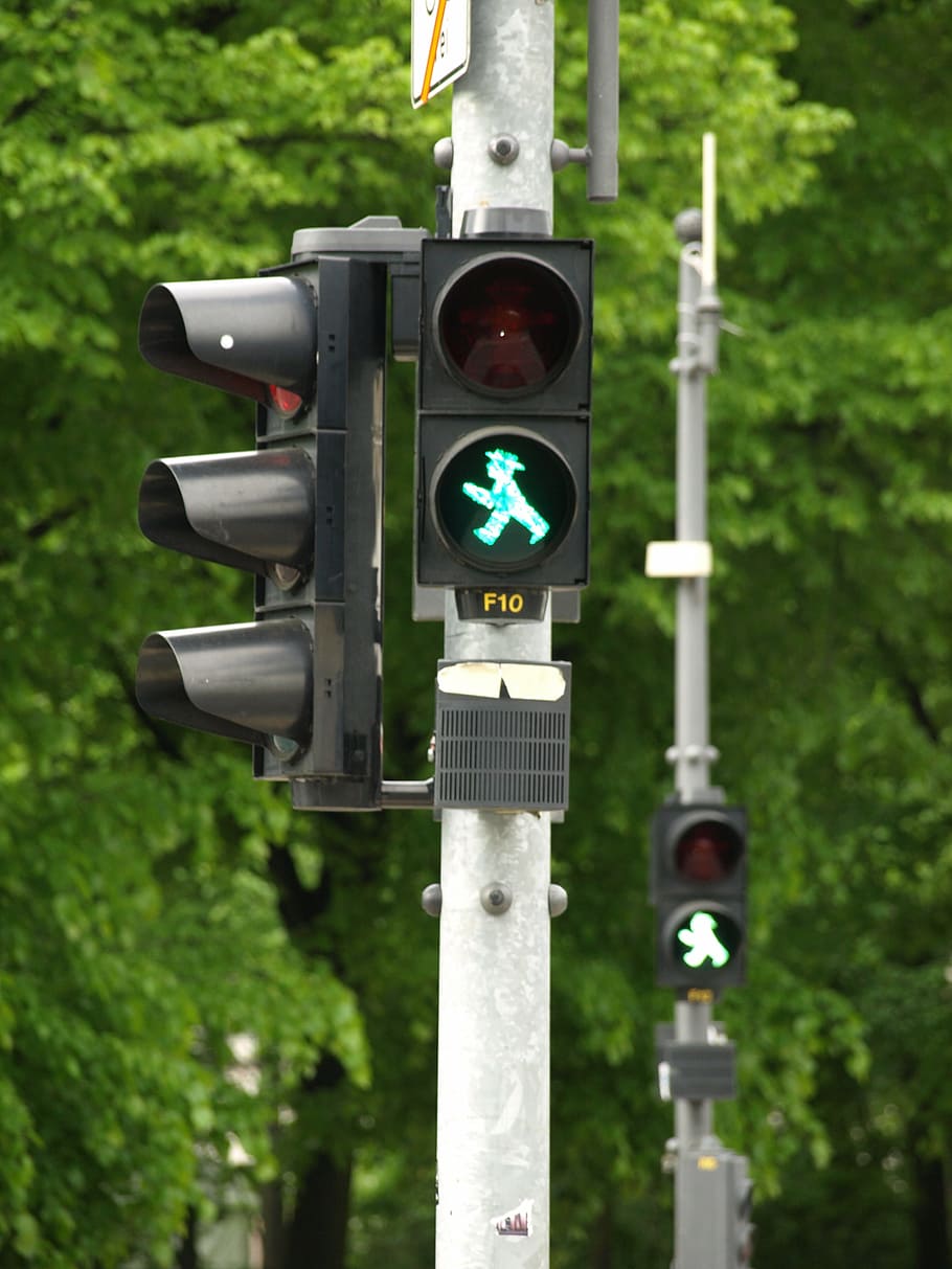 traffic light, berlin, signal, stoplight, street, road Sign HD wallpaper