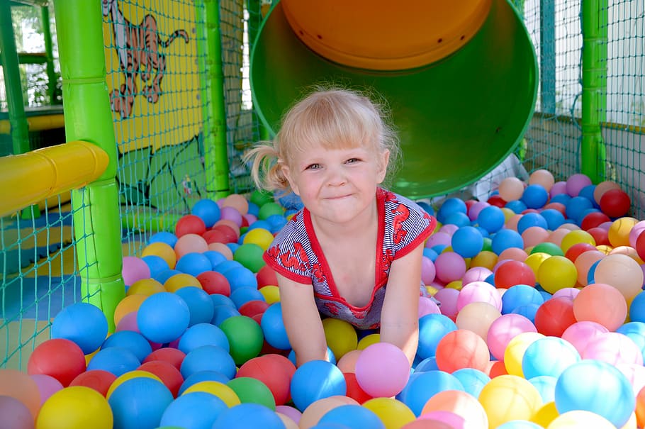 girl playing inside a ball pi, kids, game, balloons, playground, HD wallpaper