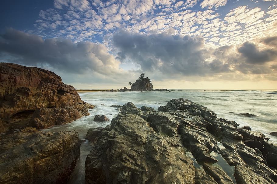 Brown Rocks on Seashore Under White Cloud Sky, beach, clouds HD wallpaper