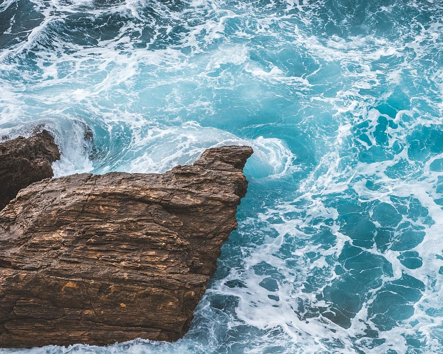 time lapse photography of body of water, sea waves crashing against brown rock HD wallpaper