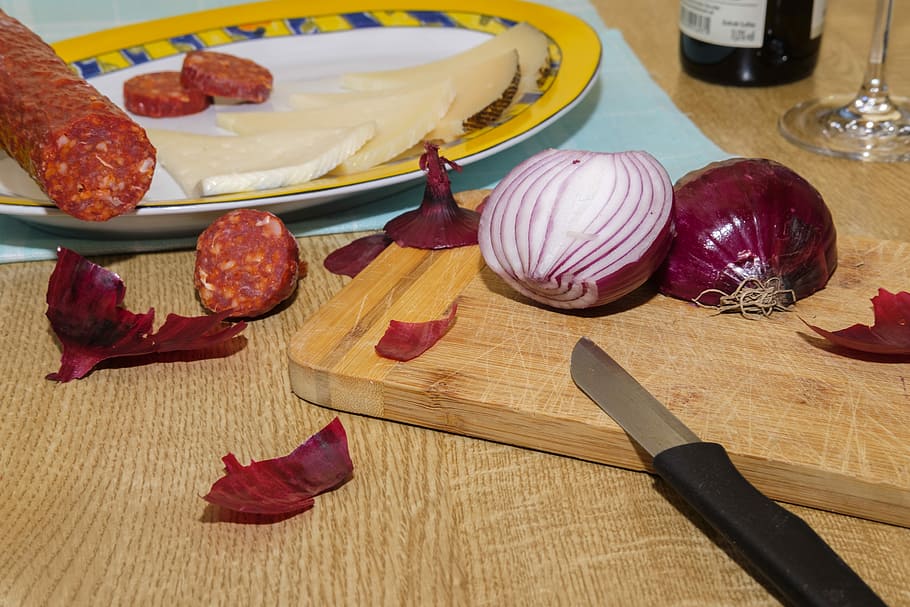 vespers, snack, onion, sausage, salami, cheese, dine, eat, food HD wallpaper