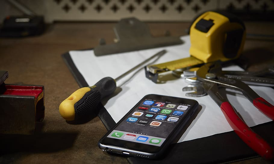 iphone, apple, tools, screwdriver, clamp, applications, technology HD wallpaper