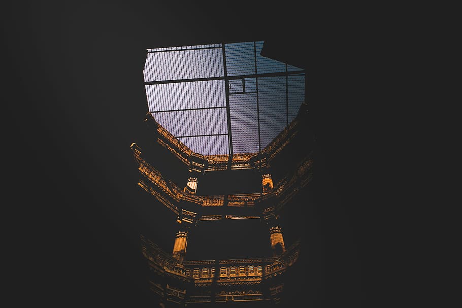 Looking up through the Adalaj Stepwell at a gray sky, silhouette of stadium, HD wallpaper