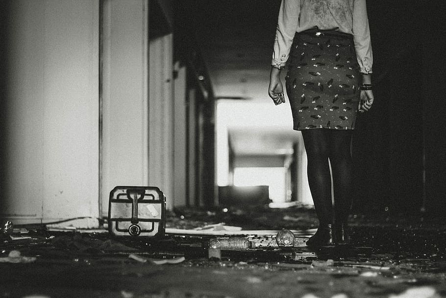 grayscale of woman standing inside building in hallway, black And White HD wallpaper