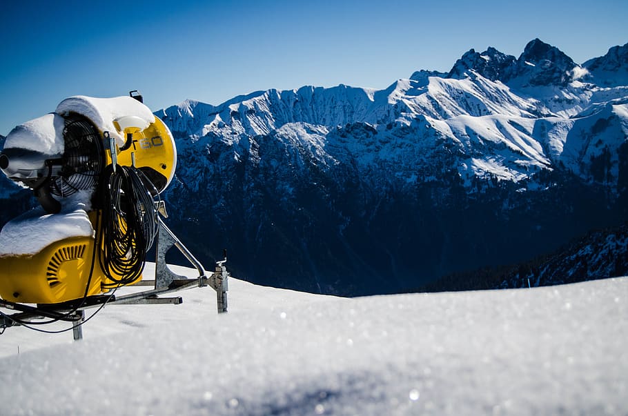 Machine On Snowy Mountain, alpine, climb, cold, daylight, frost HD wallpaper