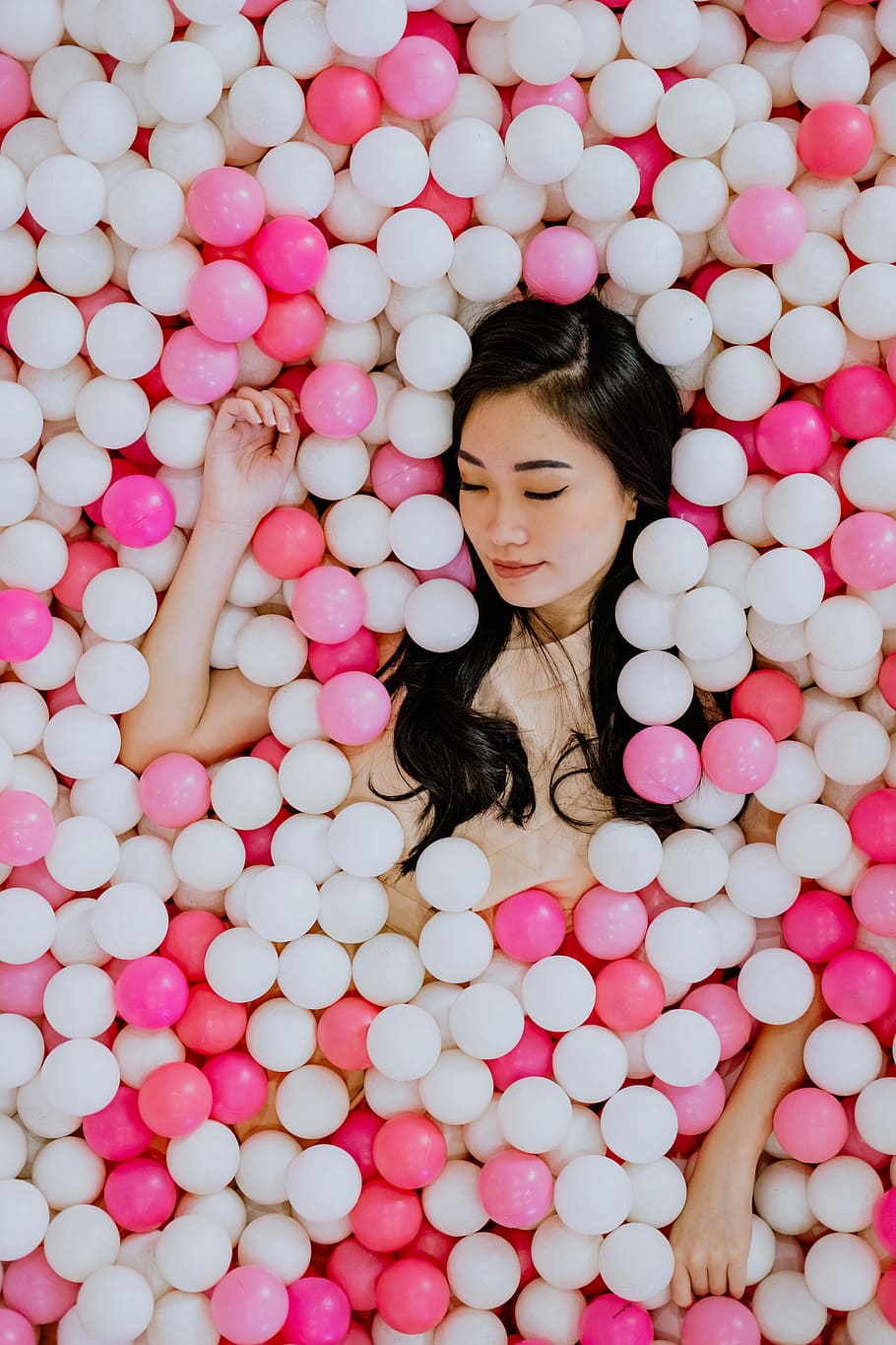 woman laying on pink-and-white balls, woman lying on pitballs, HD wallpaper