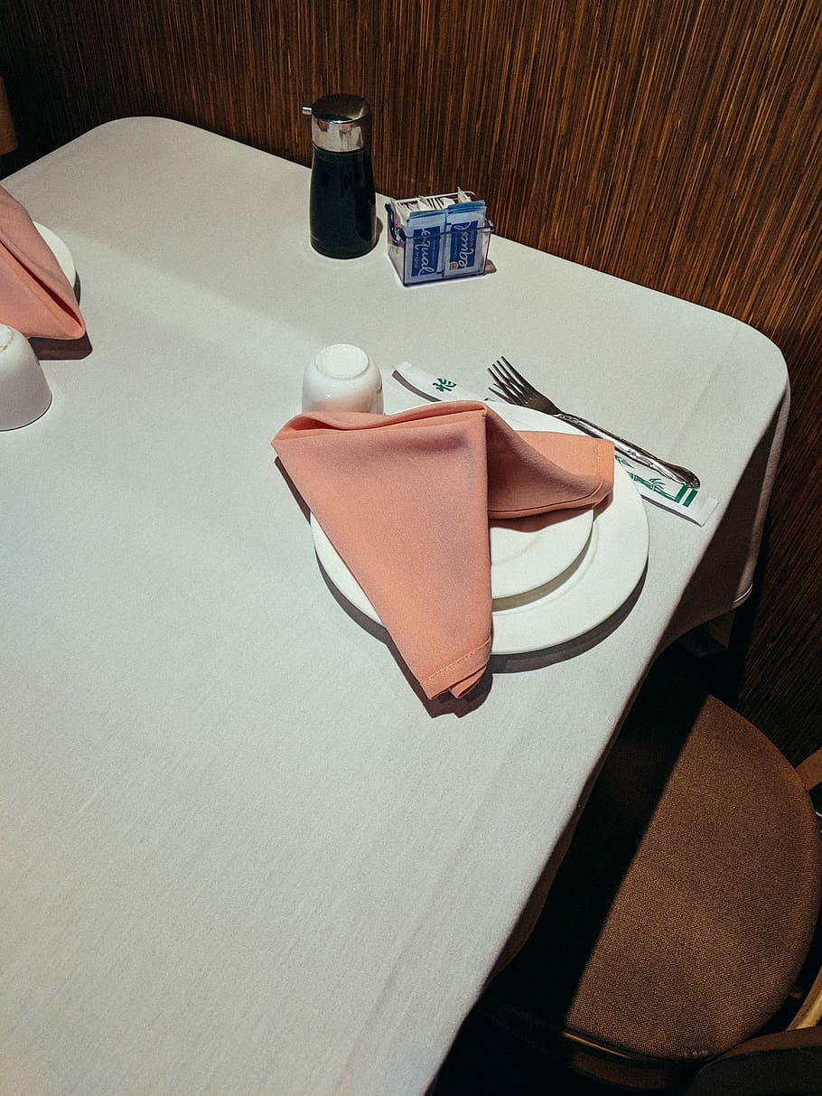 orange table napkin on plate, brown table napkin on white plate HD wallpaper