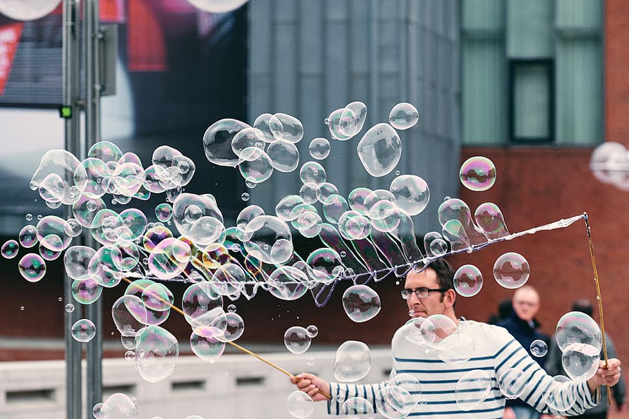 man making soap bubbles during daytime, man playing water bubbles HD wallpaper