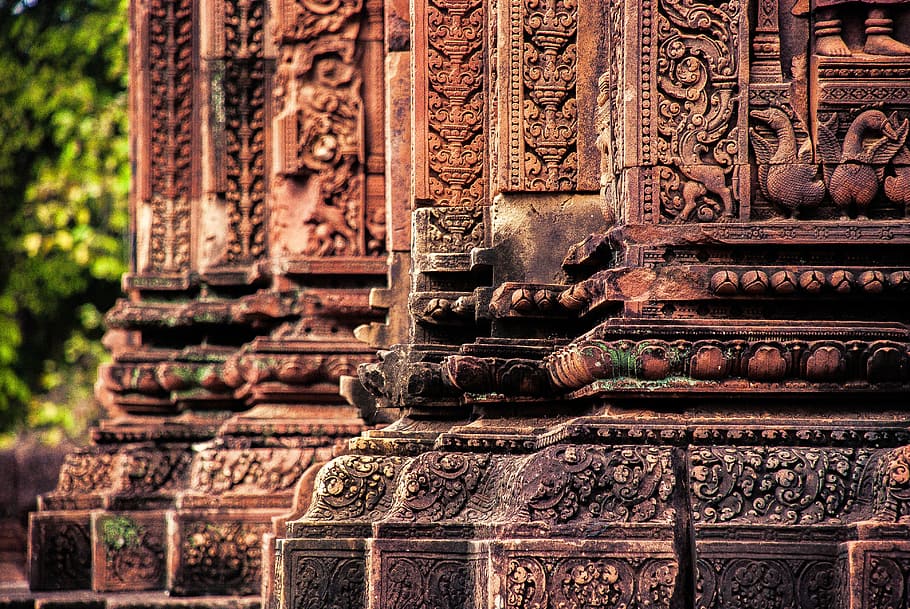 brown concrete pictographs, lane of brown pillars, architecture HD wallpaper