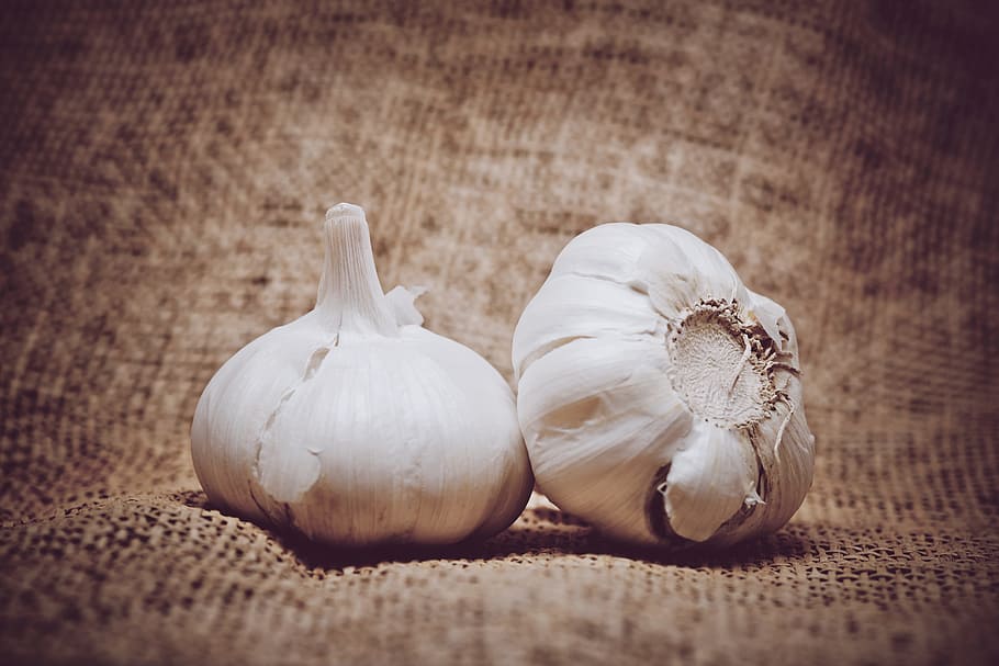 burlap, garlic, vegetable, two, food, healthy, plant, ingredient HD wallpaper