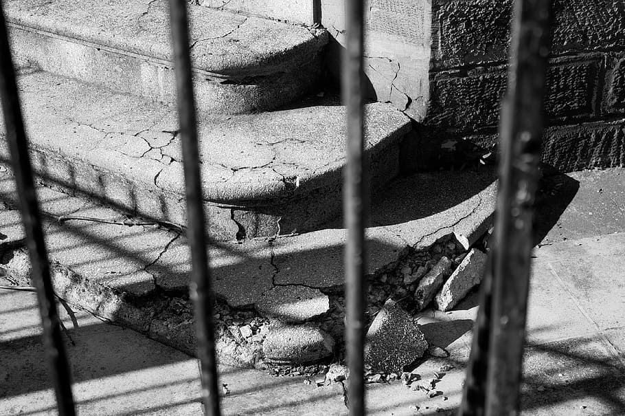staircase, decrepitude, grids, markets, black And White, architecture HD wallpaper