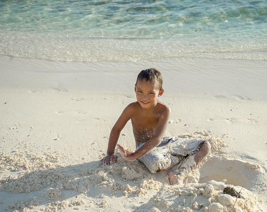 bora-bora, boy, playing, child, happy, ocean, sea, vacation, HD wallpaper