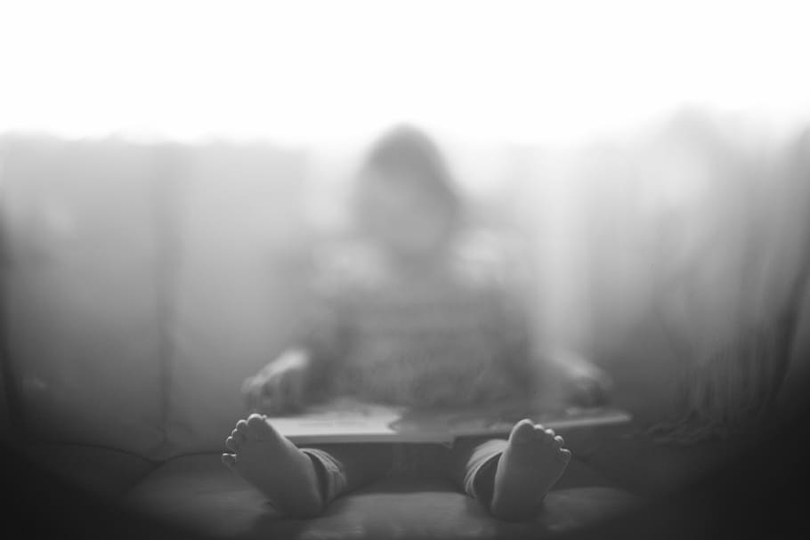 child sitting on chair, grayscale photo of person sitting, kid HD wallpaper