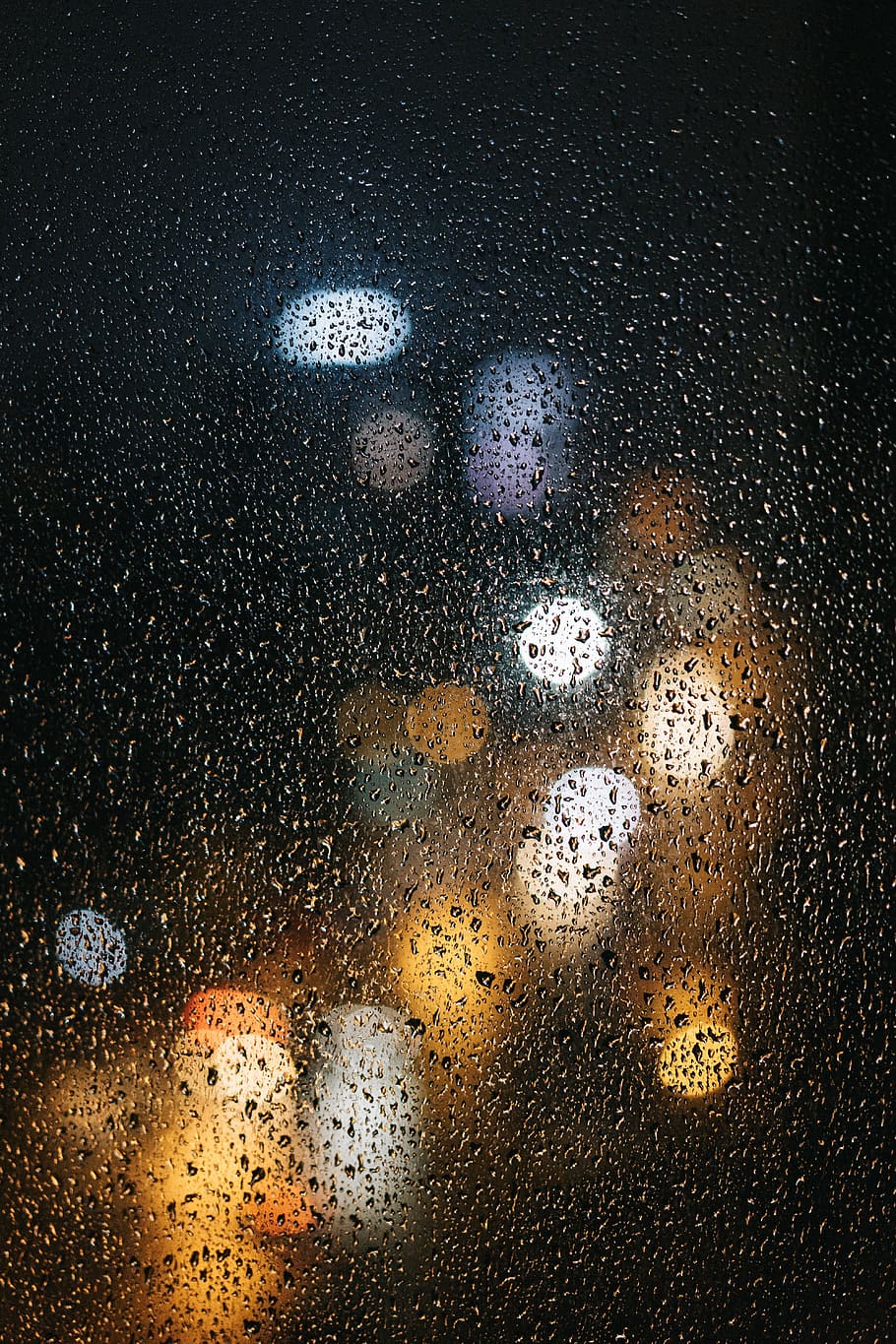 white and yellow bokeh lights, rain, glass, it's raining, night, HD wallpaper