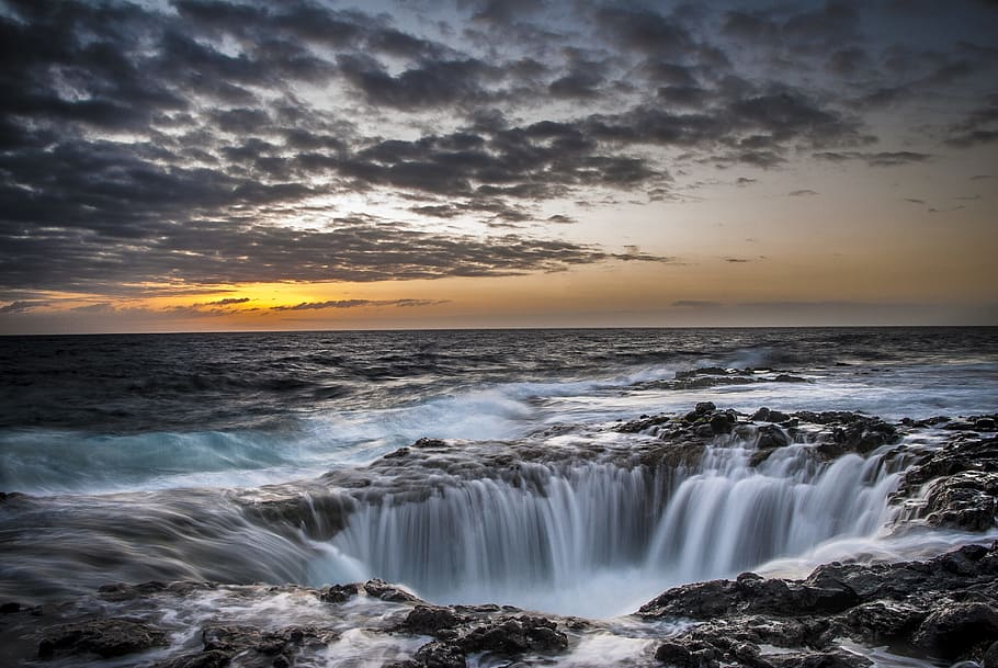 waterfalls under cloudy sky, waterfalls near sea photography HD wallpaper