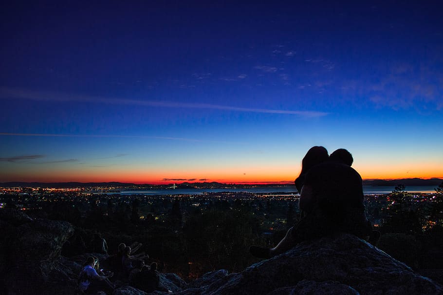 silhouette of man and woman, silhouette of kissing man and woman during sunset HD wallpaper