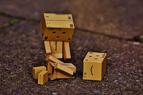 Danbo on pavement, sad, figure, broken, friends, death, miss HD wallpaper