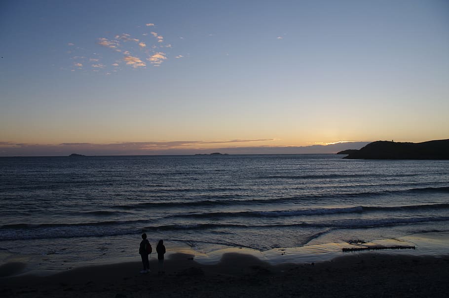 waters, sunset, sea, twilight, dawn, beach, land, sky, beauty in nature HD wallpaper