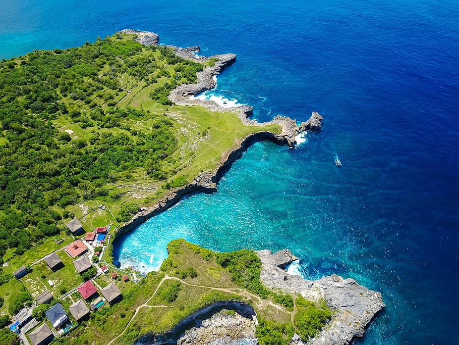 aerial view photo of houses near water, aerial photo of an island during daytime HD wallpaper
