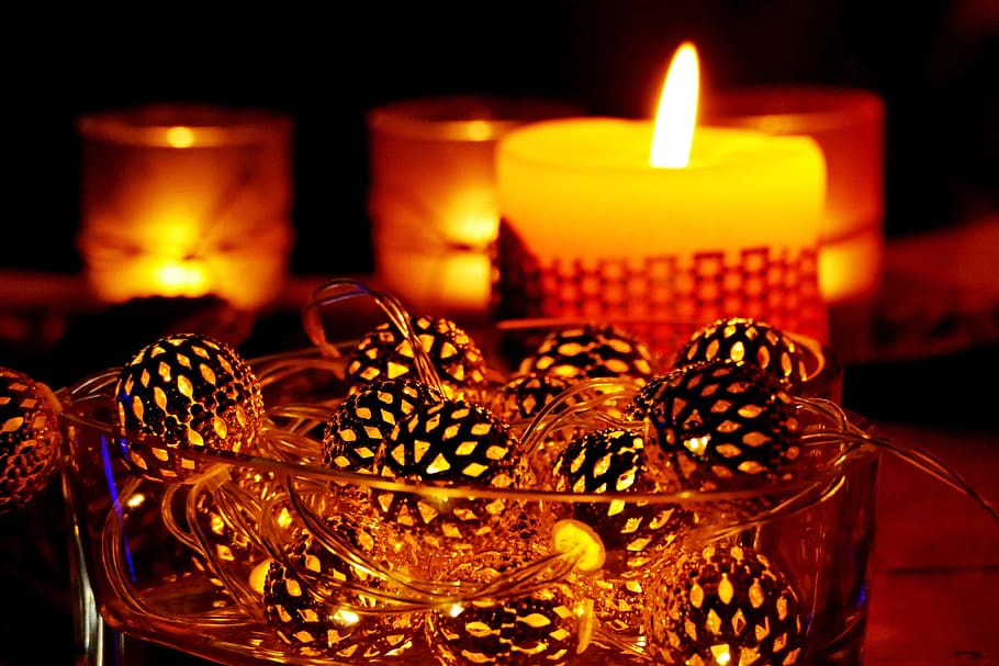 candles, christmas, lighting, christmas lights, ball, decor HD wallpaper