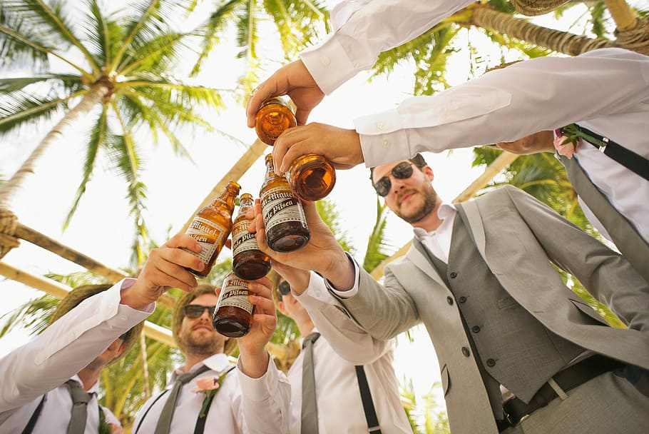 Guys doing a toast with Beers, bottles, celebrating, drink, photos HD wallpaper