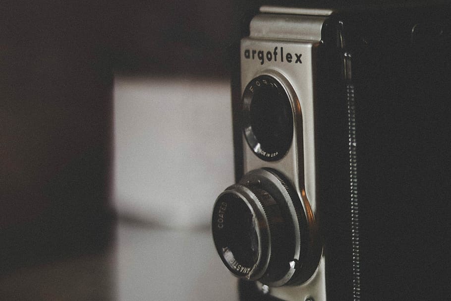 selective focus of gray Argoflex camera, photo of gray Argoflex camera