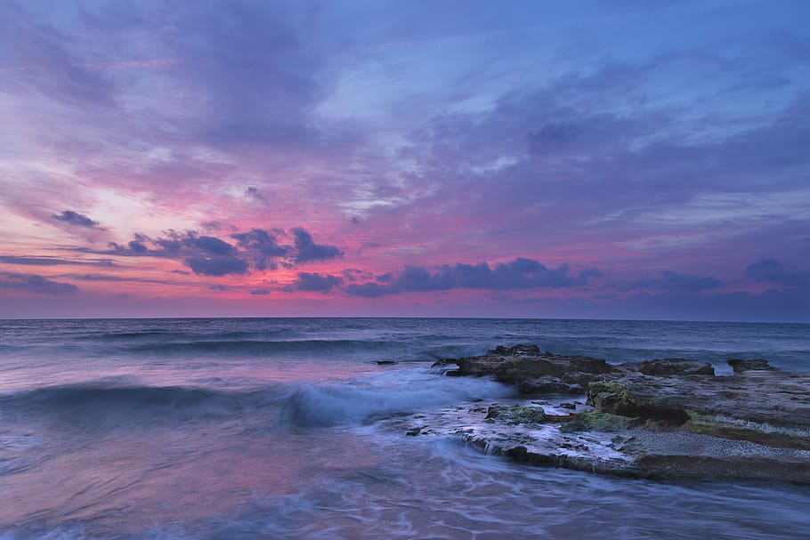 body of water during dusk, nature, landscape, ocean, sea, waves HD wallpaper