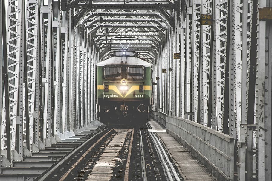 green train on railroad, green and gray train near gray metal post at daytime HD wallpaper