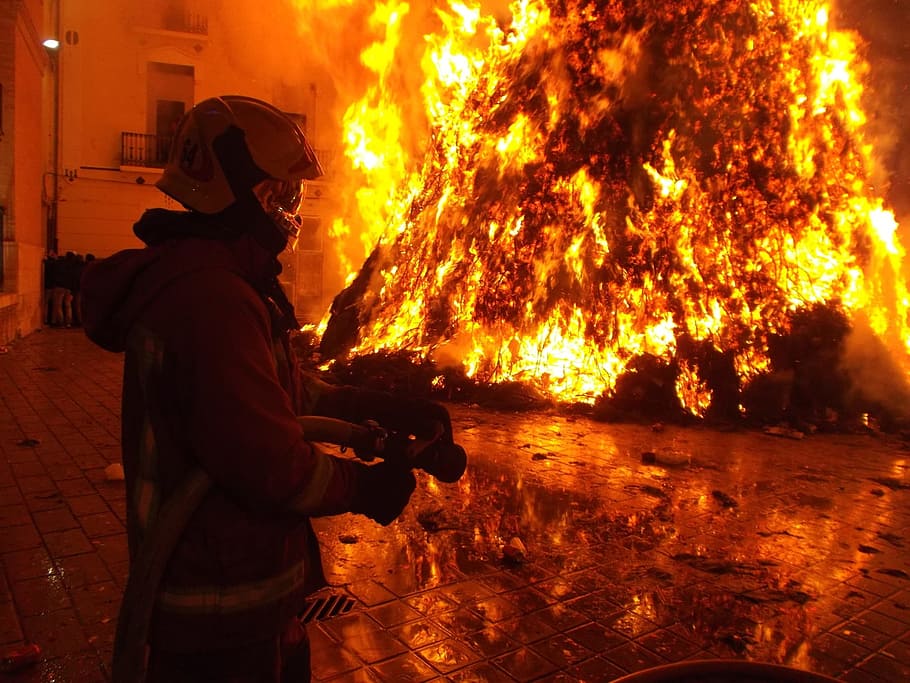 firefighter holding fire hose near fire, danger, flames, water HD wallpaper