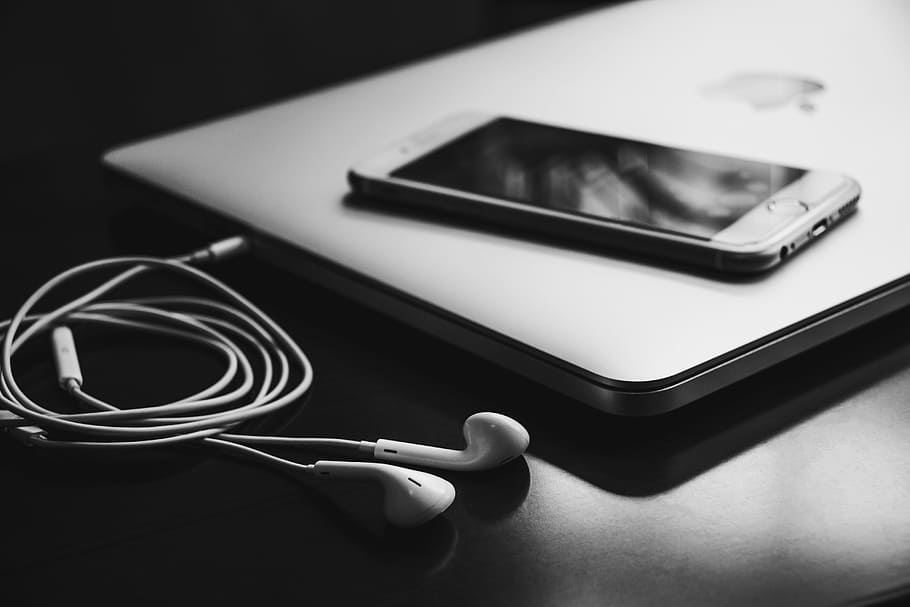 iPhone 6 on MacBook beside EarPods, office, work, business HD wallpaper