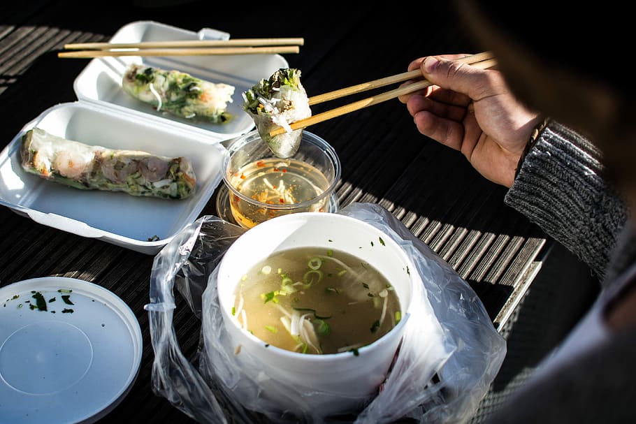 Vietnamese takeaway, hands, noodles, pho, soup, spring rolls HD wallpaper
