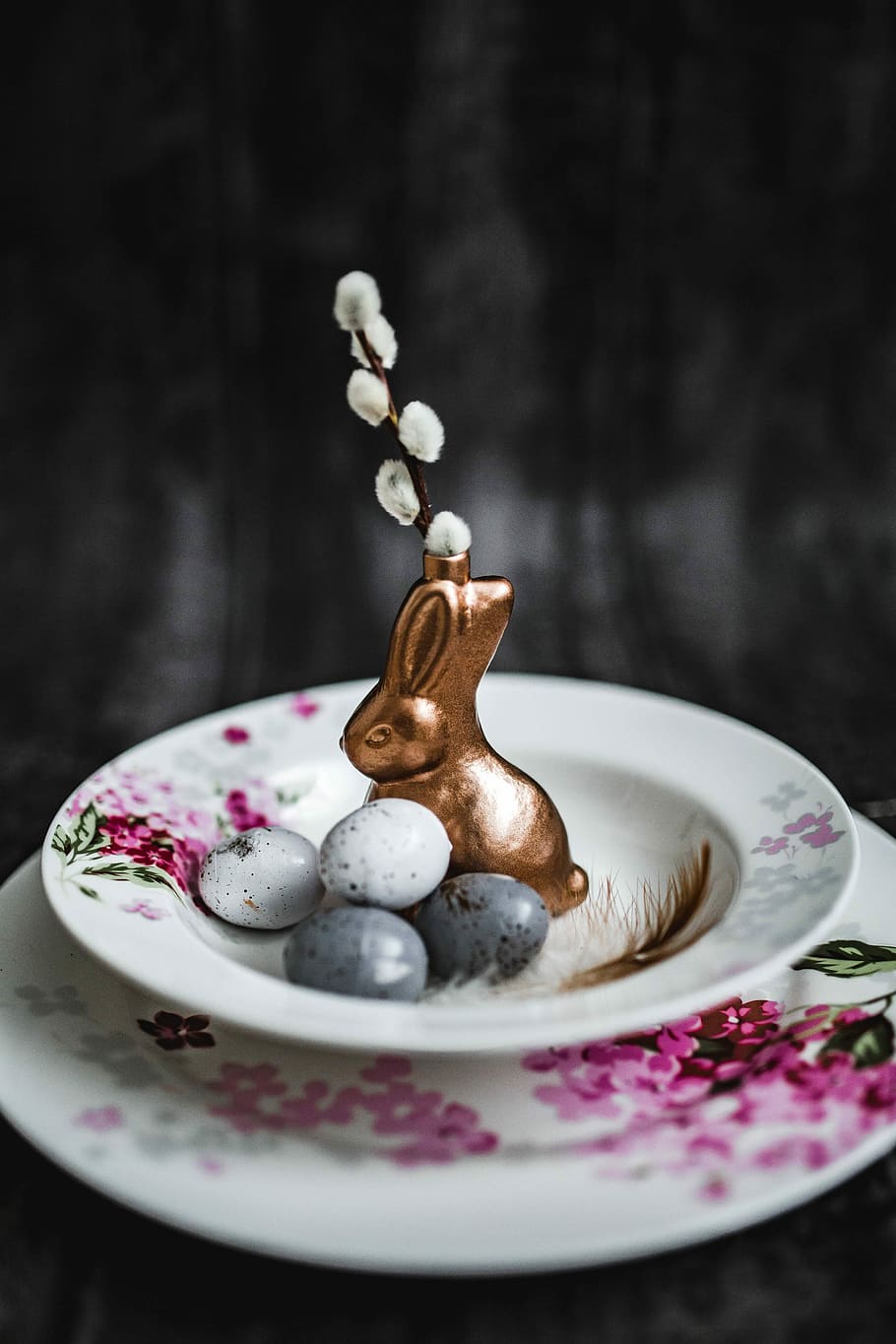 Round dinner table decorated with easter motifs, grey, holidays HD wallpaper