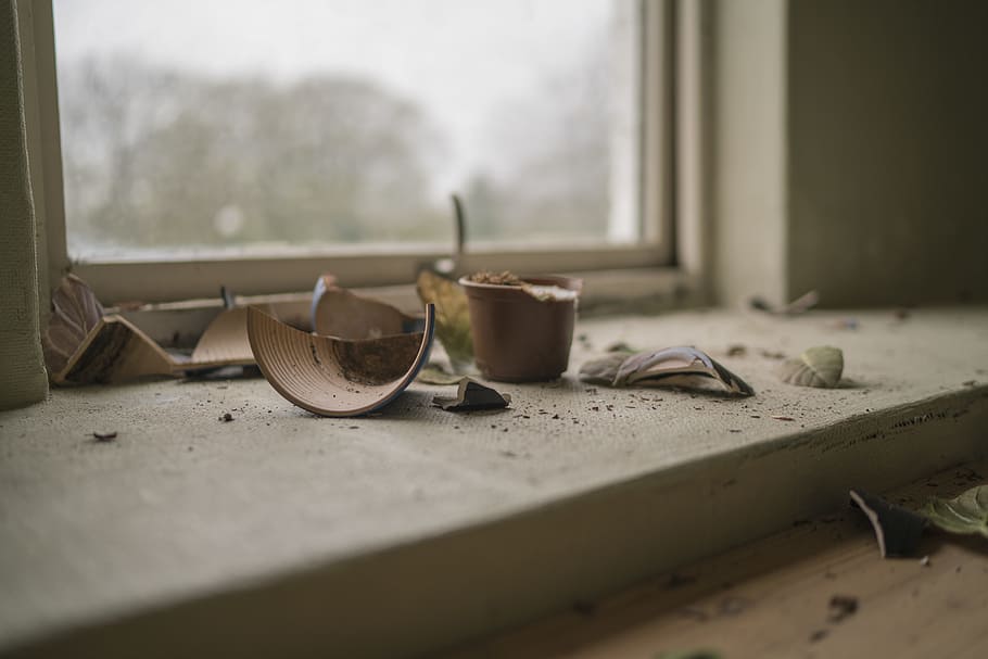 broken pot near mirror, broken plant pot near window, gray, surface HD wallpaper