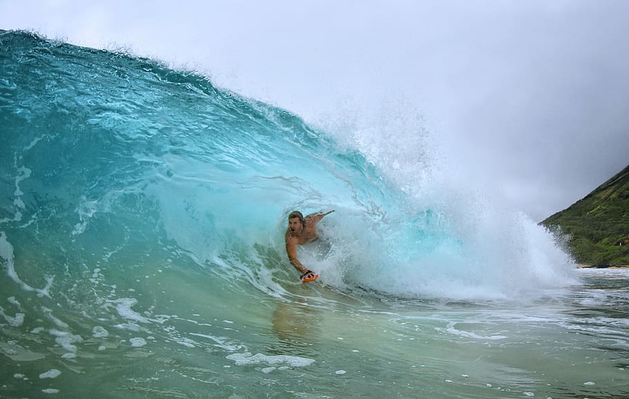 man surfing, man surfing on wave during daytime, extreme, water HD wallpaper