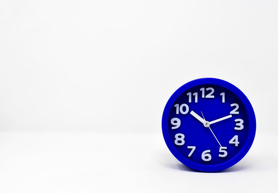 round blue analog wall clock reading 10:11, alarm clock, time of HD wallpaper