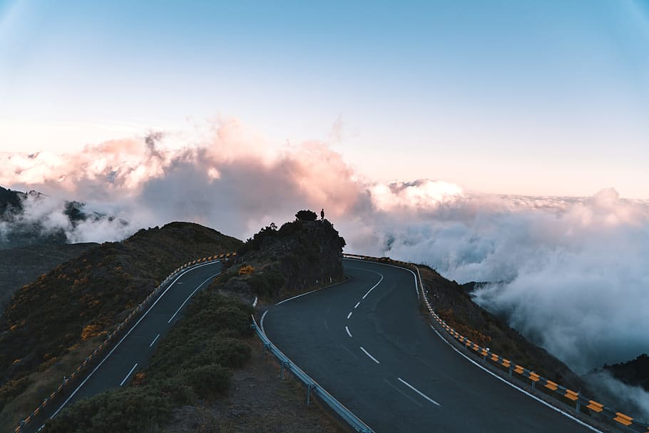 road on hill surrounded with clouds, vacant road during daytime HD wallpaper