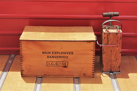 high explosives dangerous I.C.C.-14 wooden box, Blasting Machine HD wallpaper