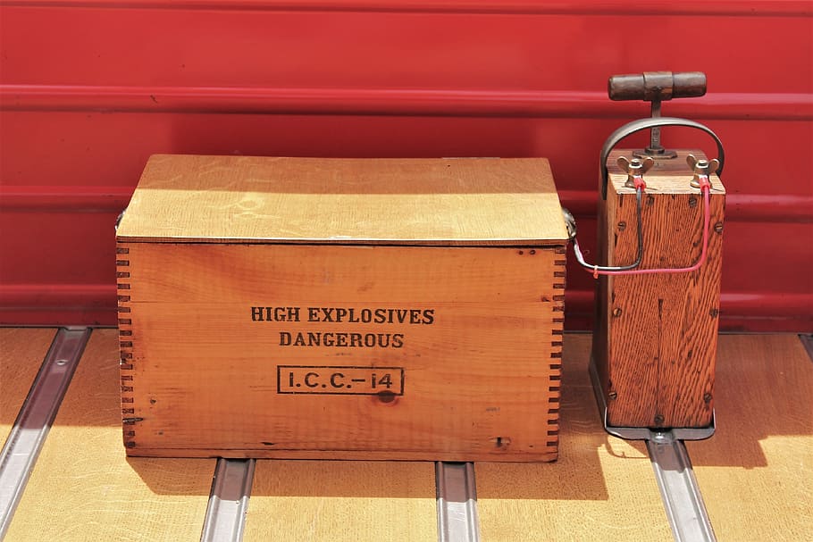 high explosives dangerous I.C.C.-14 wooden box, Blasting Machine HD wallpaper