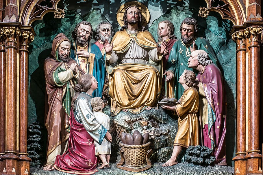 statue of Religious scenery, bread multiplication, altar, carving HD wallpaper