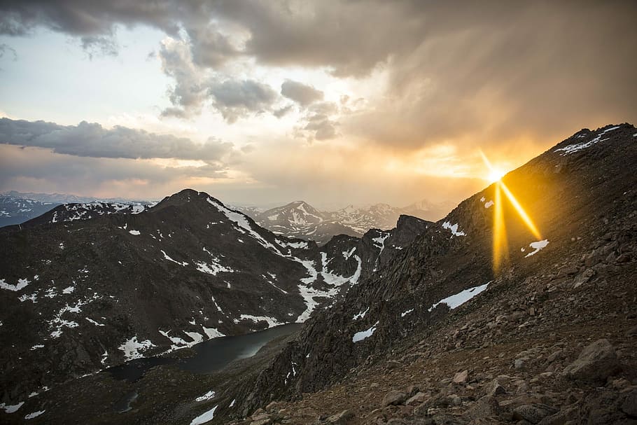 mountain near road and body of water, brown and black mountain HD wallpaper