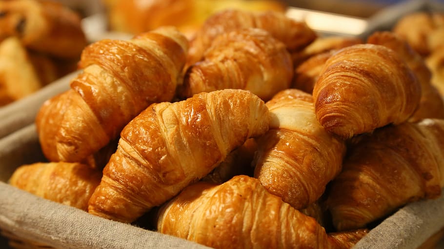 basket of croatian breads, restaurant, breakfast, bakery, flour HD wallpaper